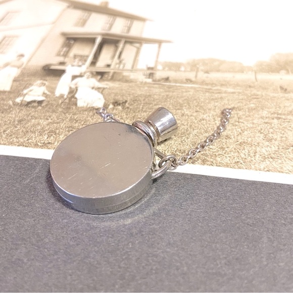 Vintage Silver Tone Perfume Scent Bottle Pendant - Picture 2 of 6